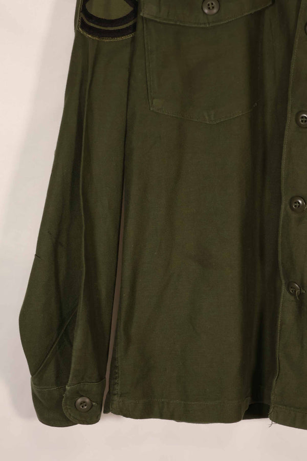 Real 1970 OG-107 utility shirt with Army Airborne insignia, used.