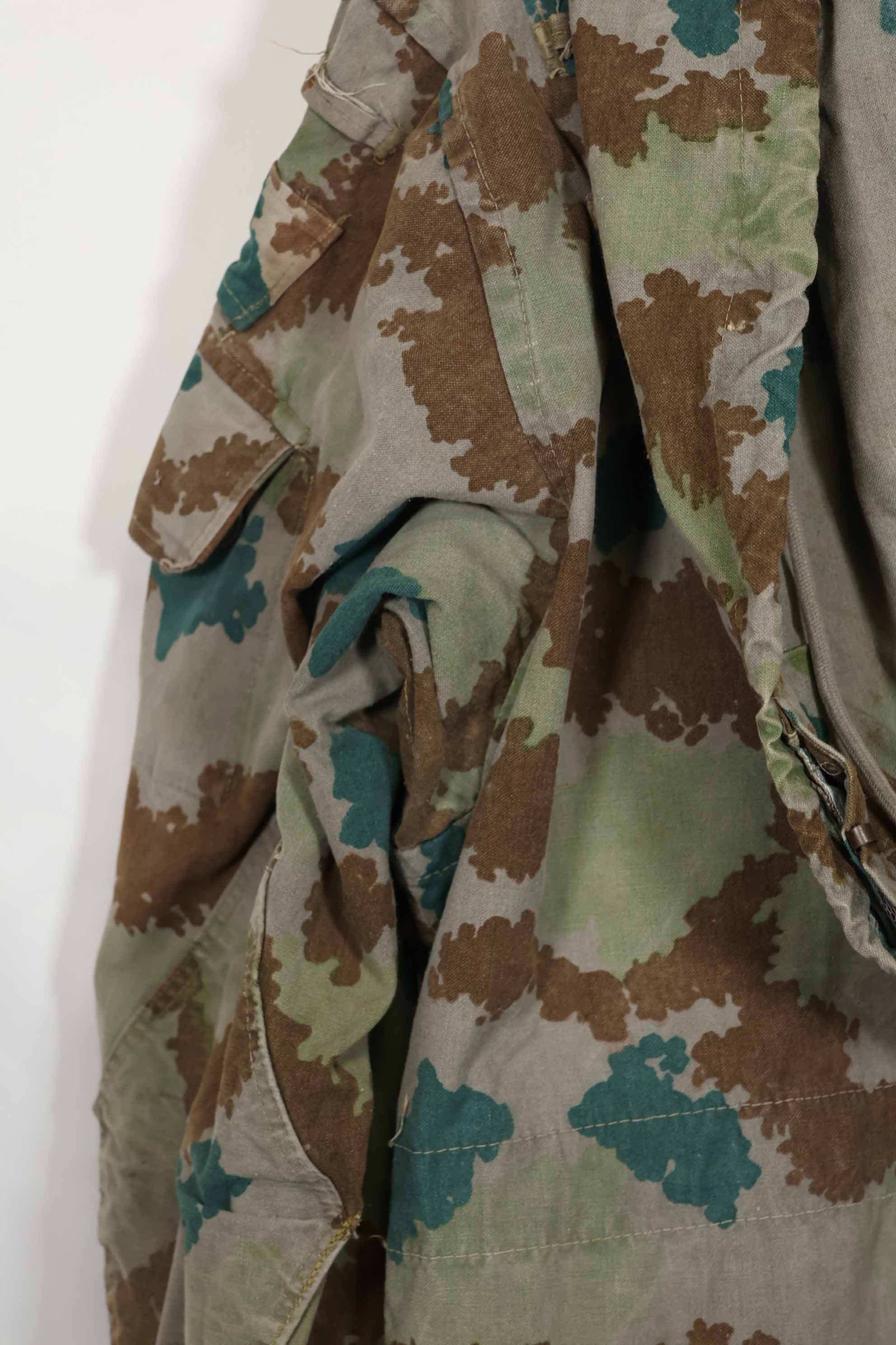 1960 East German Army NVA M58 Flächentarn sniper smock in blumentern camouflage, used.