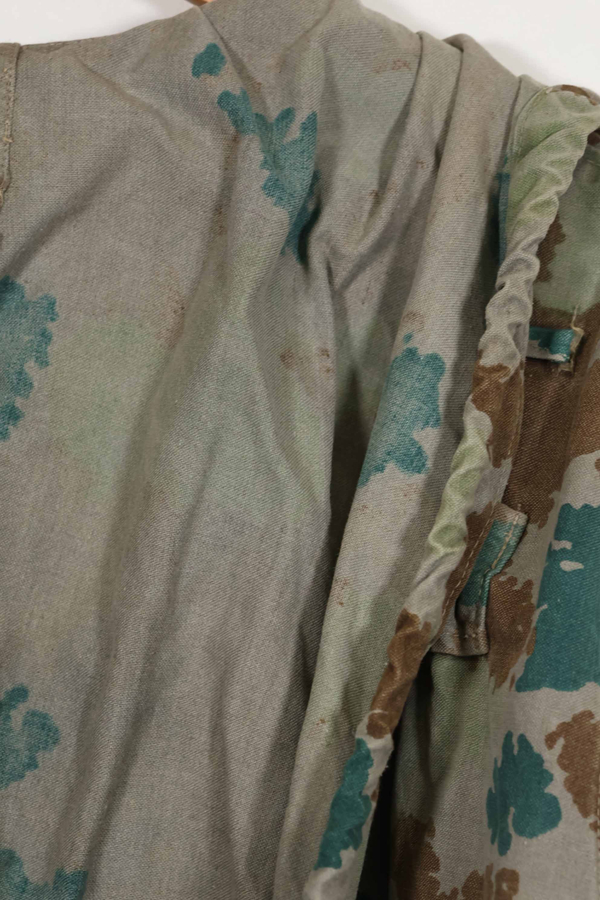 1960 East German Army NVA M58 Flächentarn sniper smock in blumentern camouflage, used.