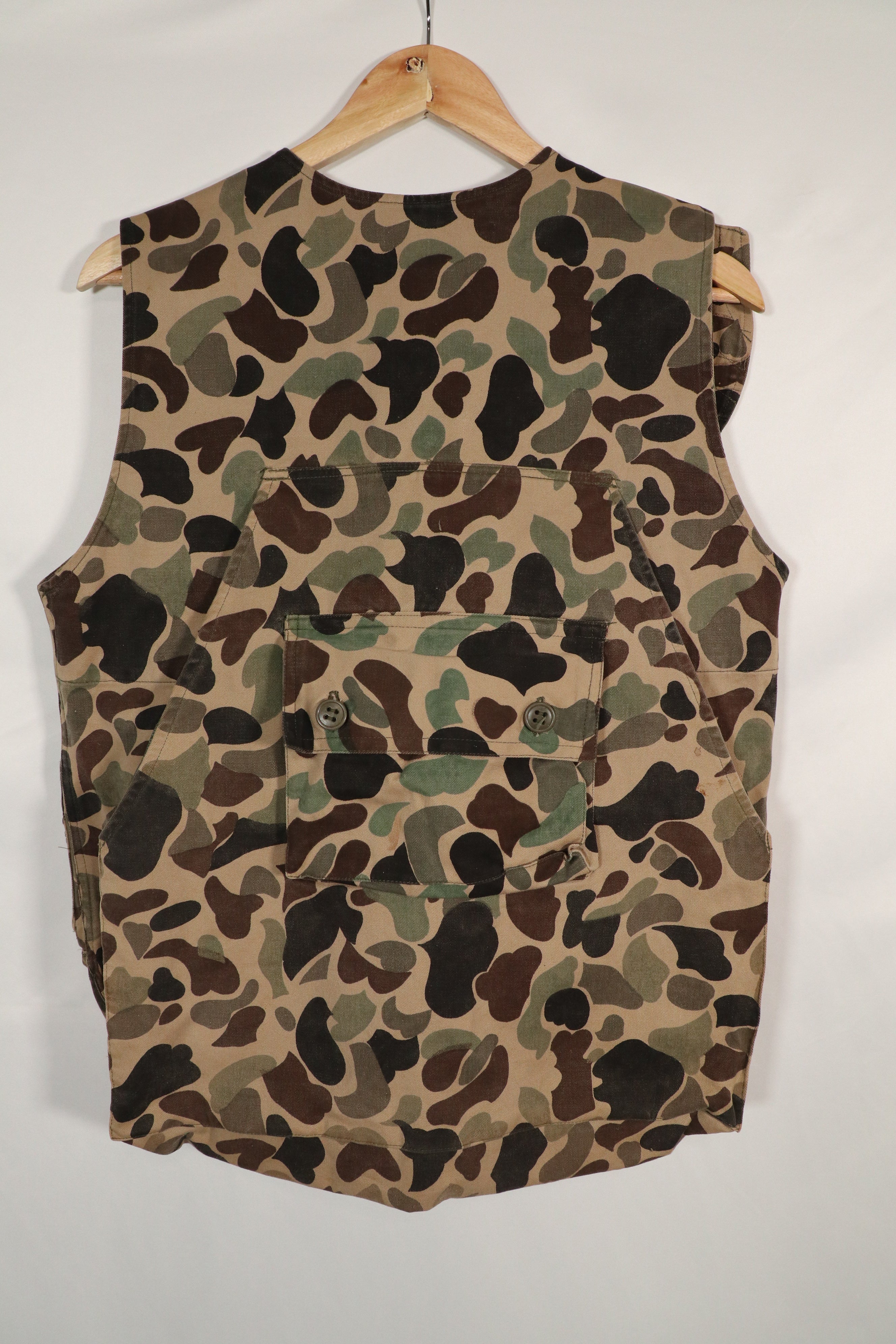 Real fabric Beogum camouflage hunting vest, almost unused, Leopard camouflage.