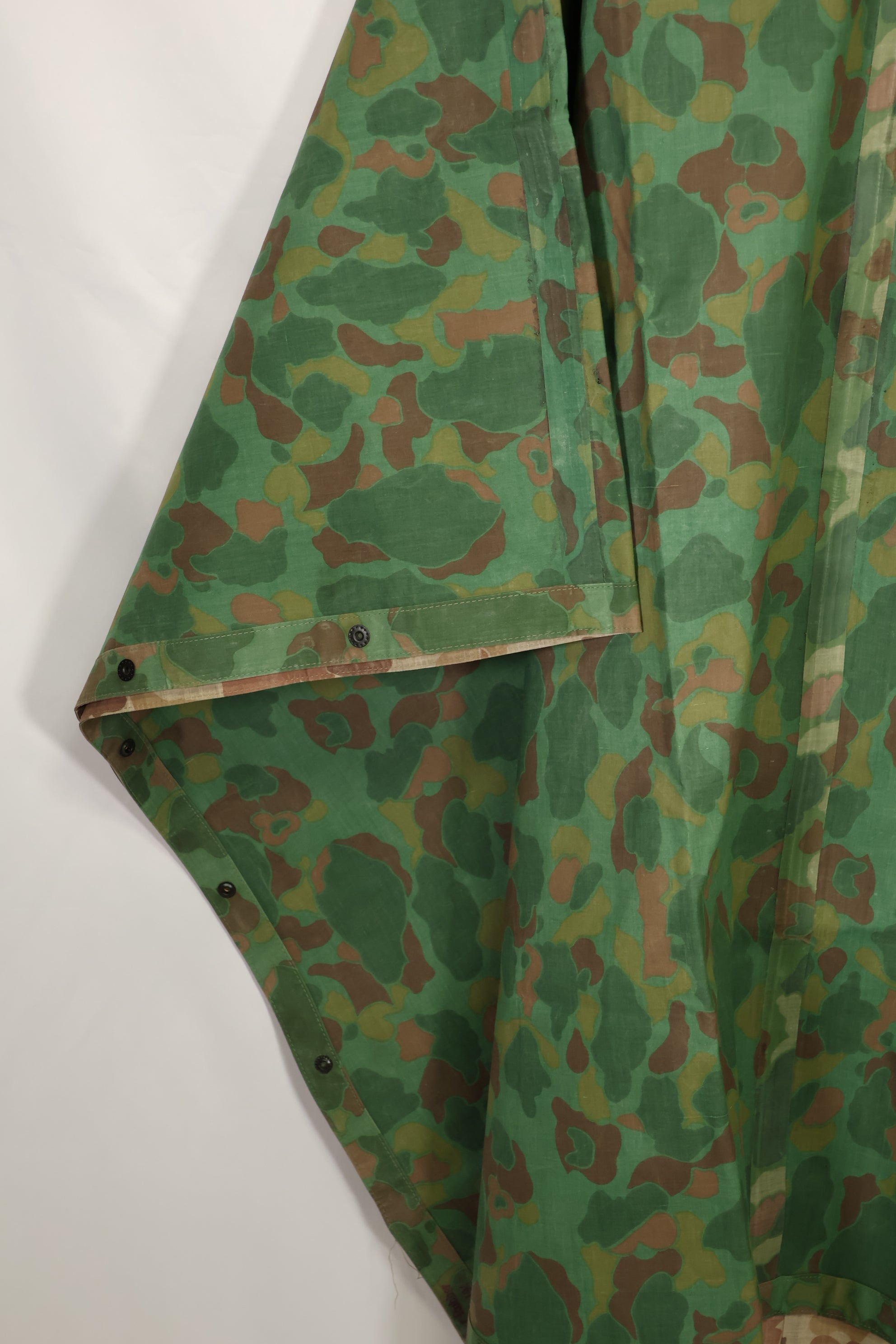 Real 1944 USMC frogskin camouflage rubberized rain poncho, good condition, used.