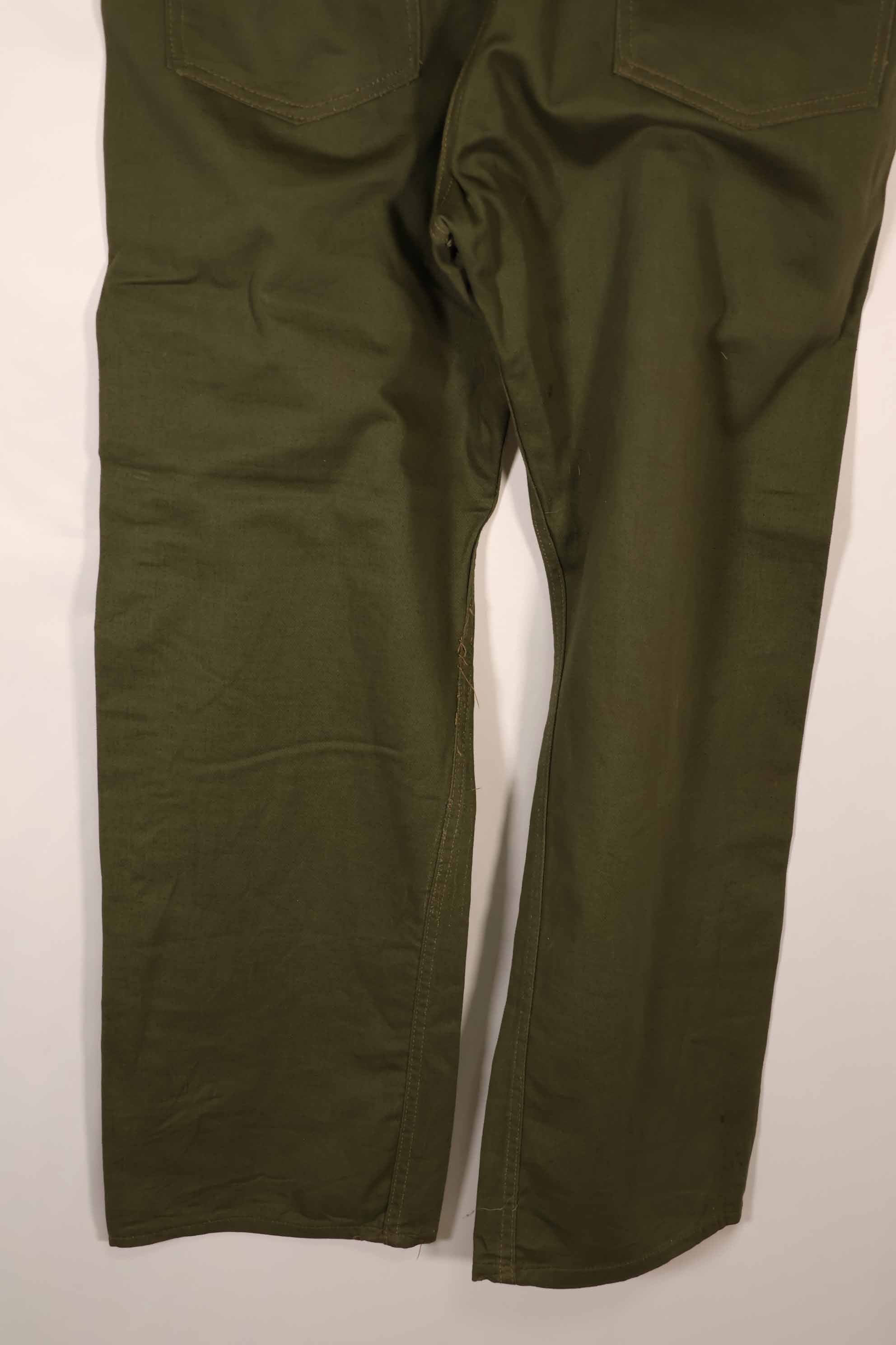 Real late 1940s-early 1950s U.S. Navy cotton pants, zipper fly, used.