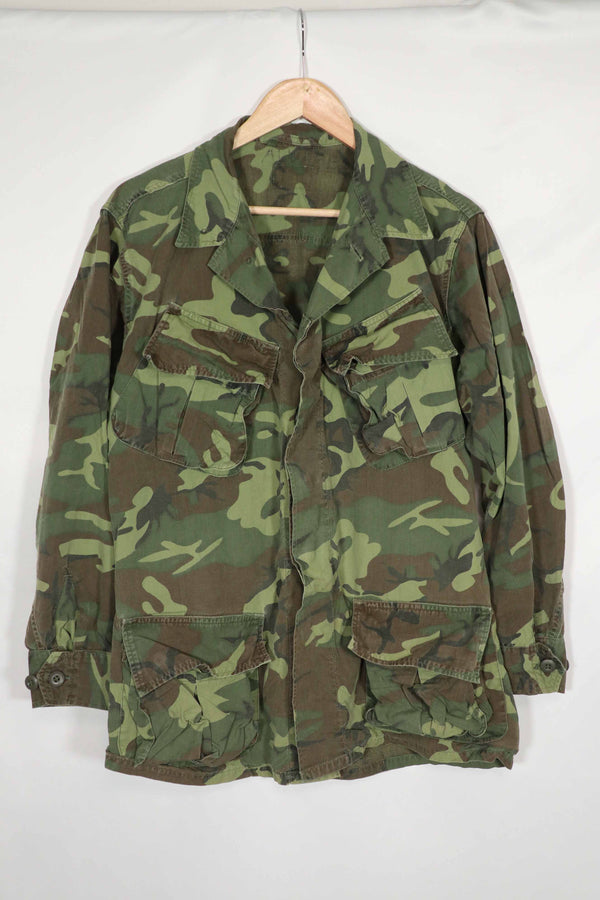 Real 1967 non ripstop ERDL jungle fatigues jacket, faded, used.