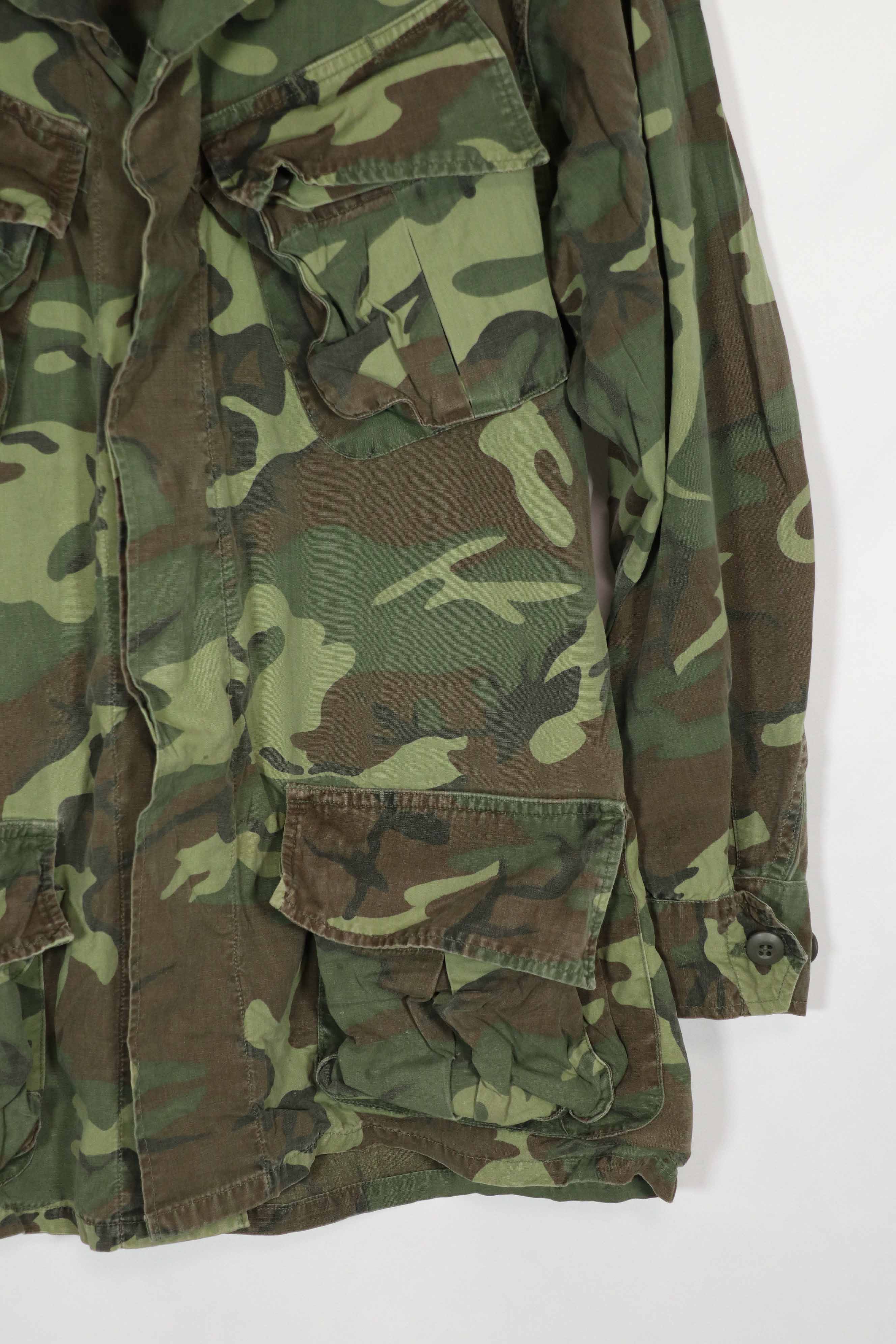 Real 1967 non ripstop ERDL jungle fatigues jacket, faded, used.